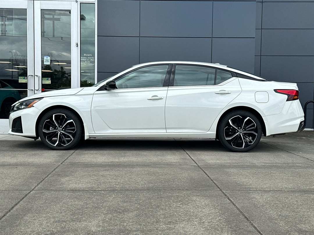 2025 Nissan Altima 2.5 SR - Image 6
