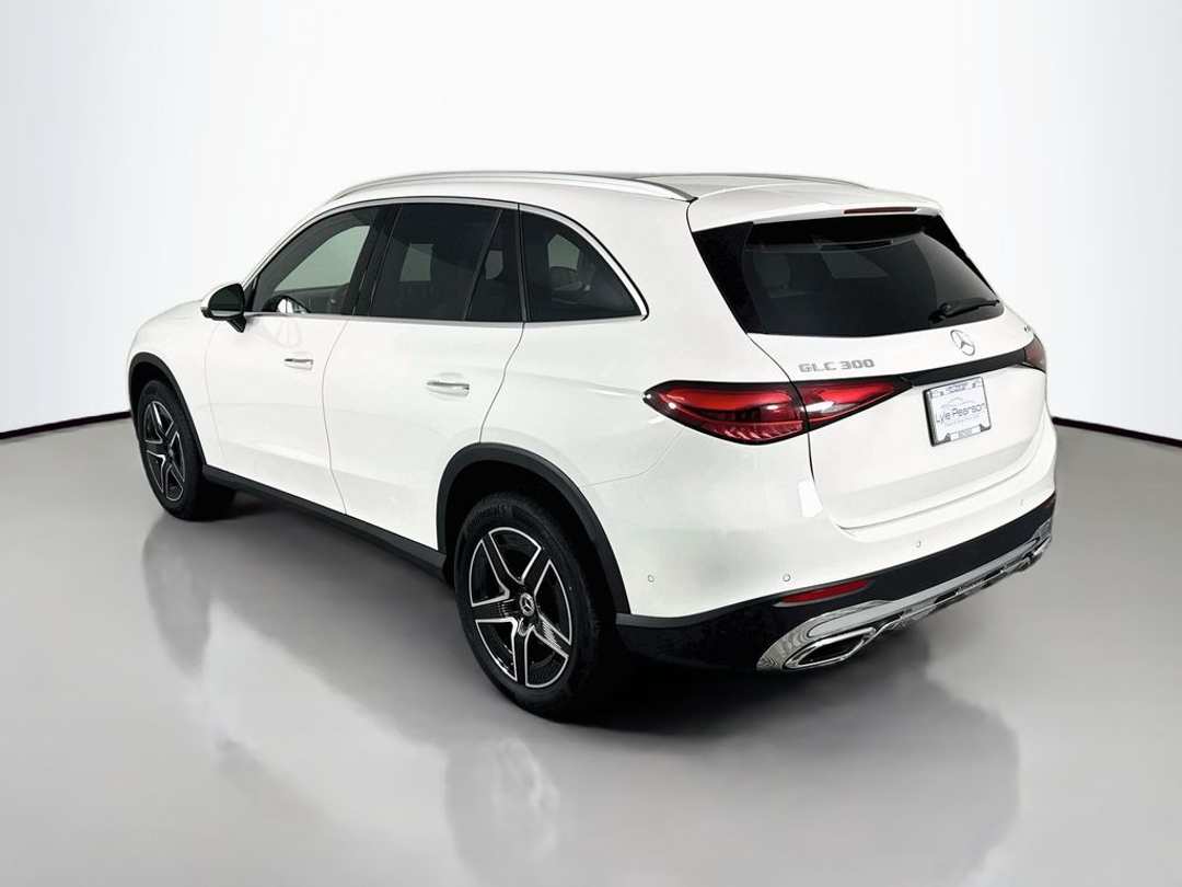 2026 Mercedes-Benz GLC 300 - Image 5