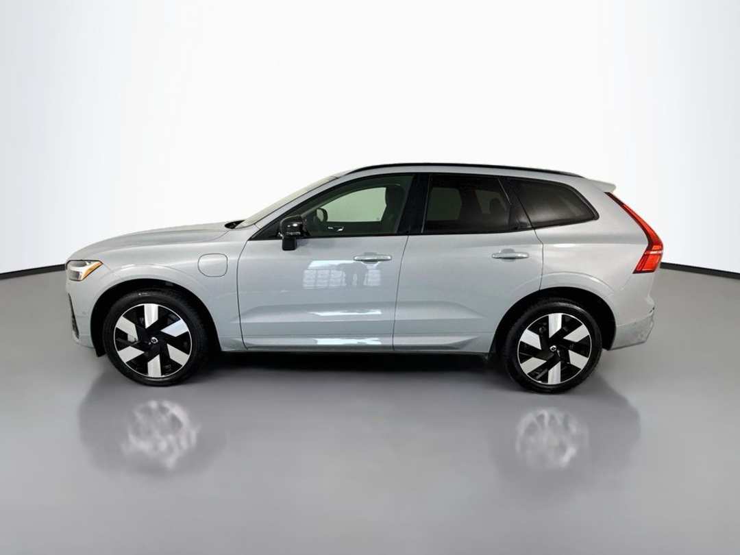 2024 Volvo Xc60 Recharge Plug-In Hybrid T8 Plus Dark Theme - Image 3