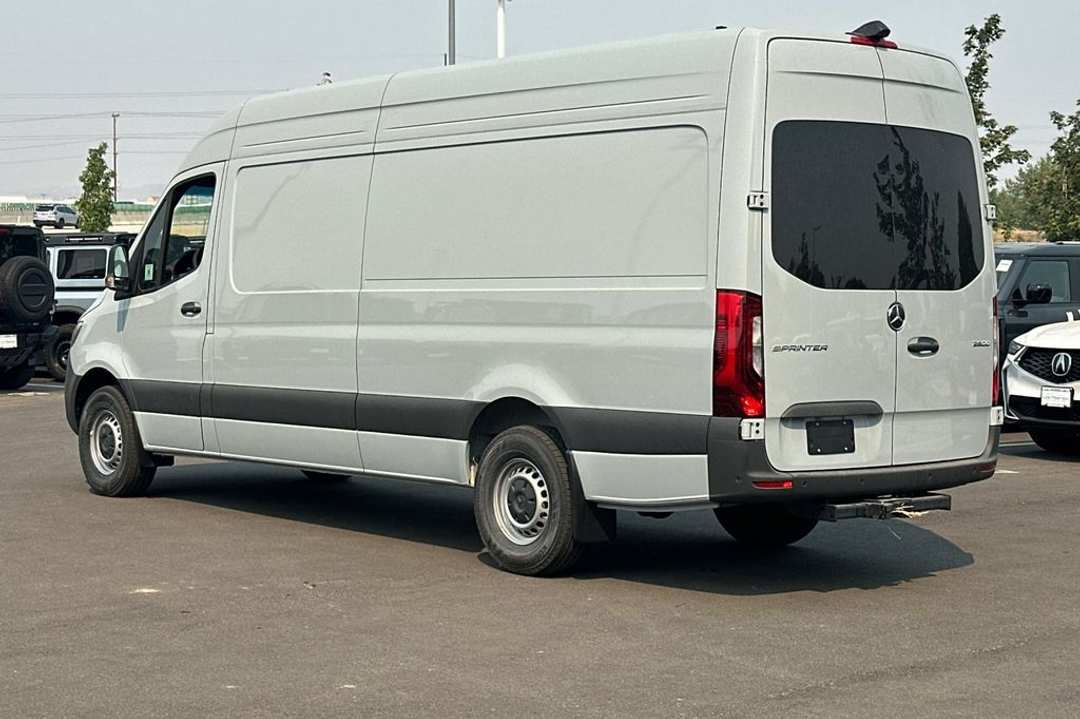 2024 Mercedes-Benz Sprinter 2500 Cargo 170 WB - Image 5