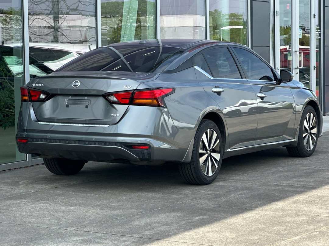 2022 Nissan Altima 2.5 SV - Image 3