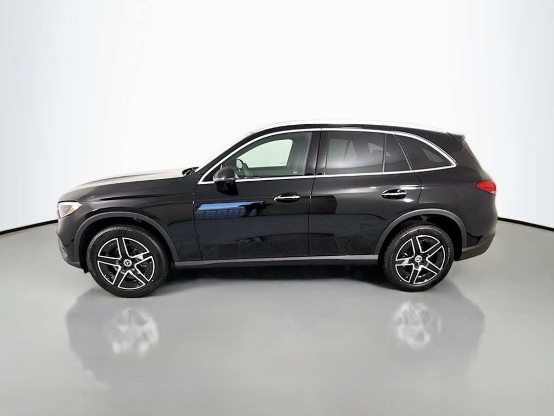2026 Mercedes-Benz GLC 300 - Image 3