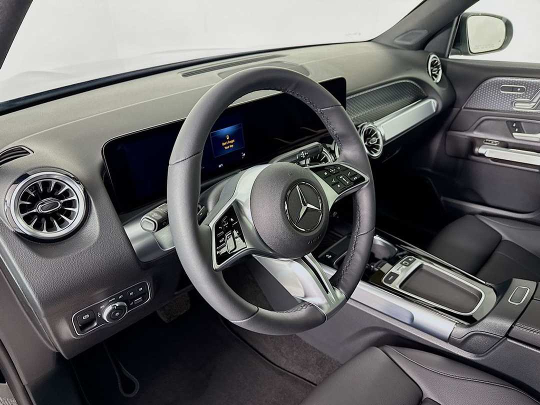 2025 Mercedes-Benz GLB 250 - Image 7