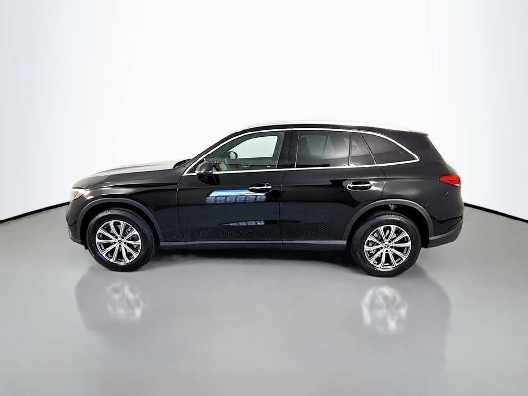 2026 Mercedes-Benz GLC 300 - Image 3