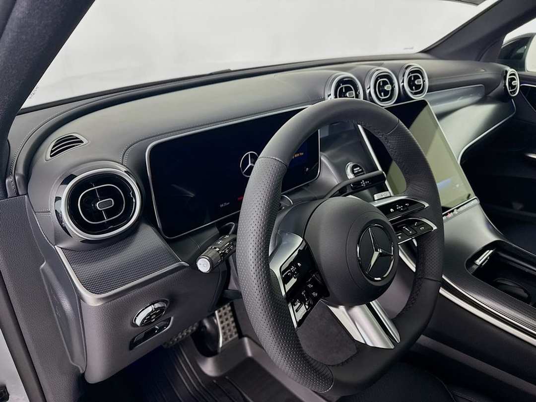 2026 Mercedes-Benz GLC 300 - Image 7