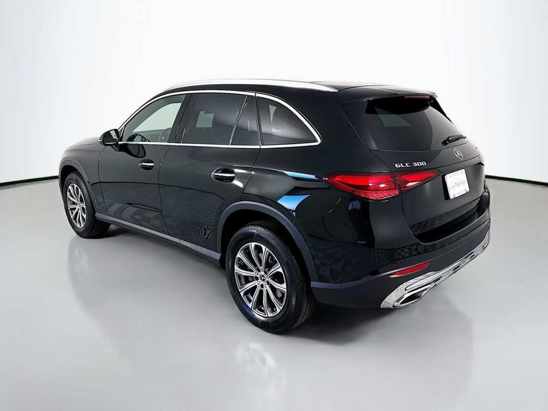 2026 Mercedes-Benz GLC 300 - Image 5