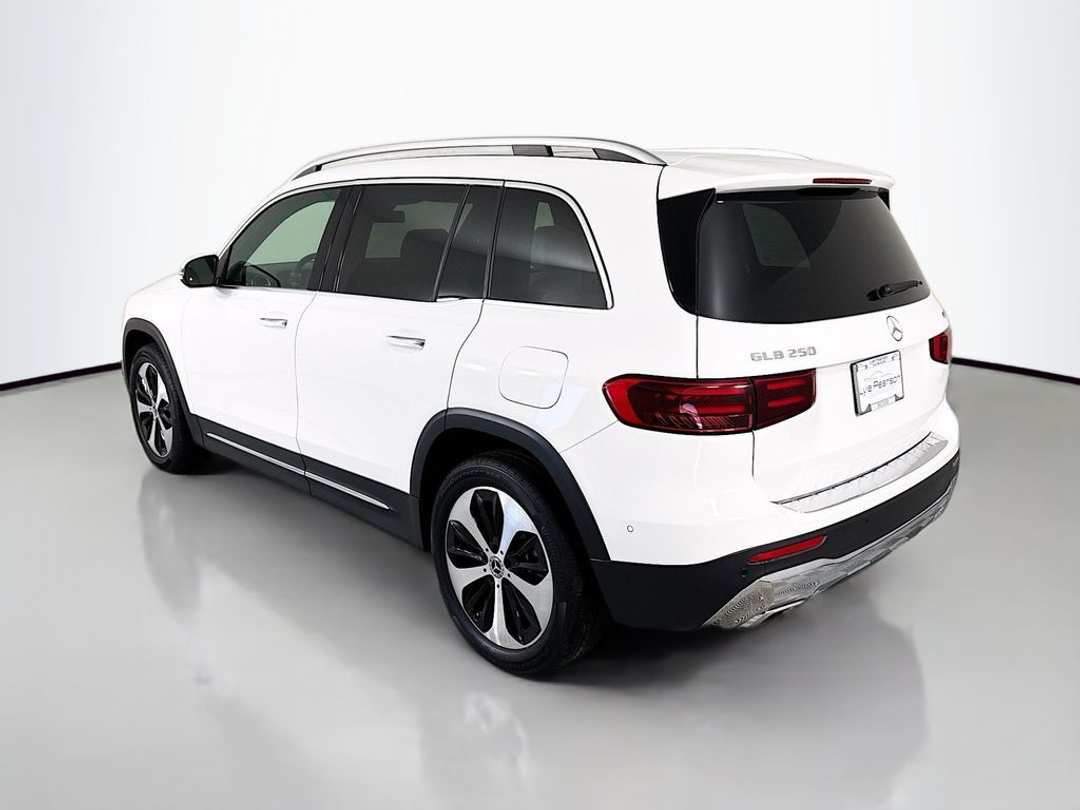 2025 Mercedes-Benz GLB 250 - Image 5