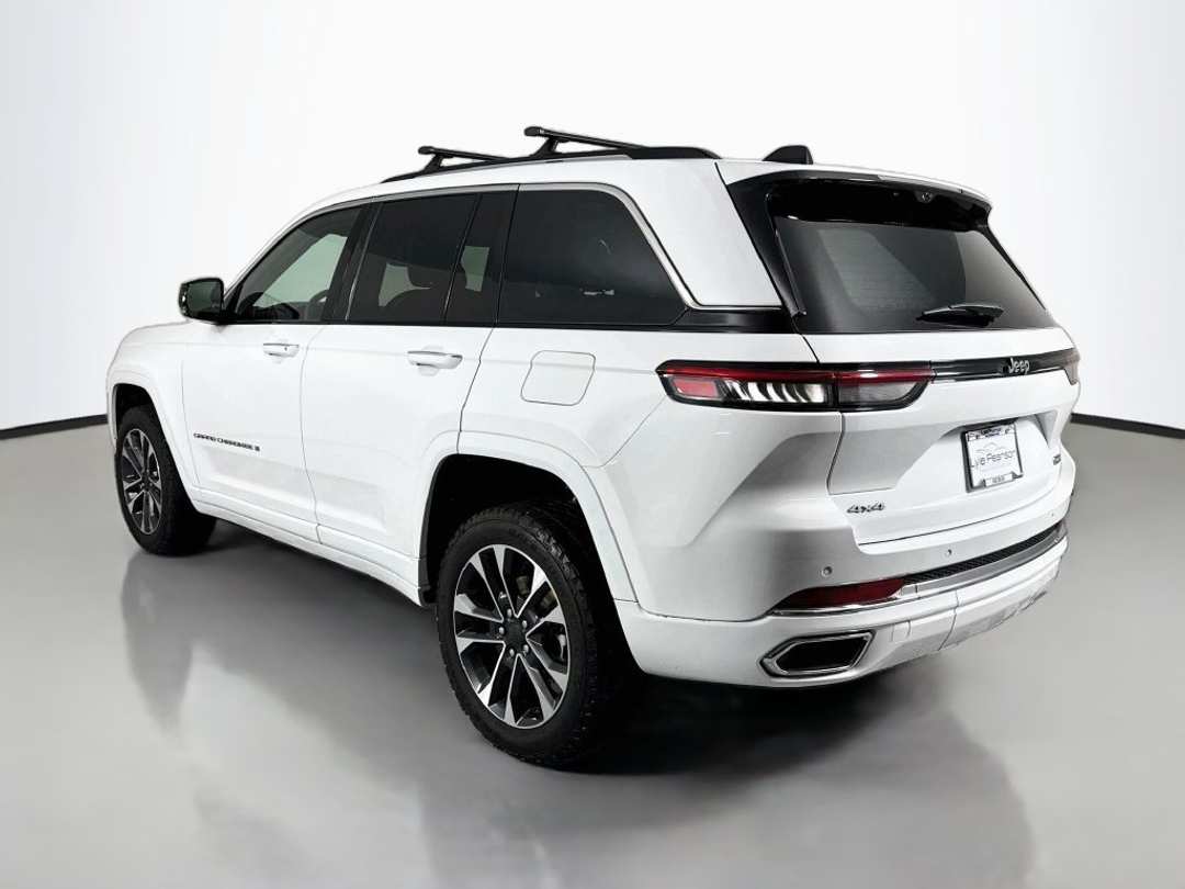 2023 Jeep Grand Cherokee Overland - Image 3