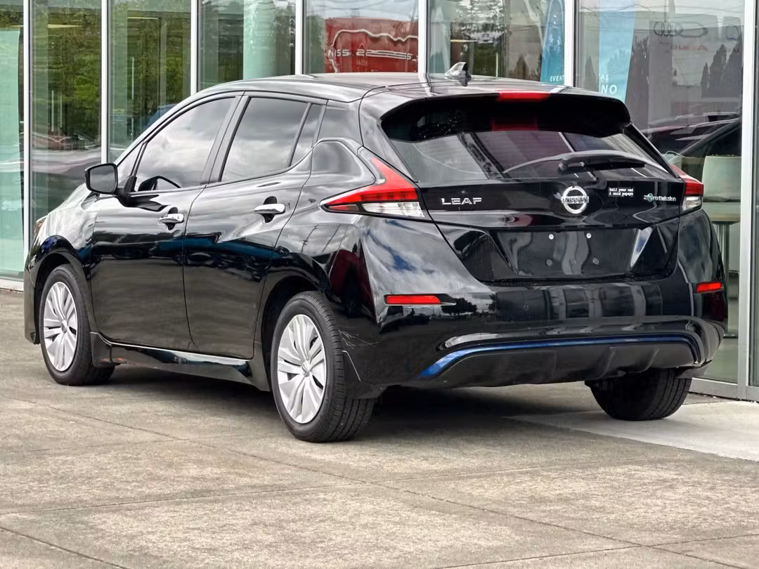 2022 Nissan LEAF S - Image 5
