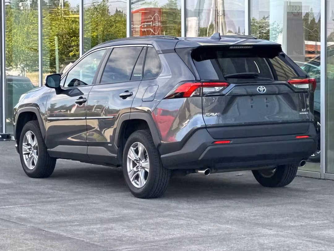 2023 Toyota Rav4 Hybrid LE - Image 5