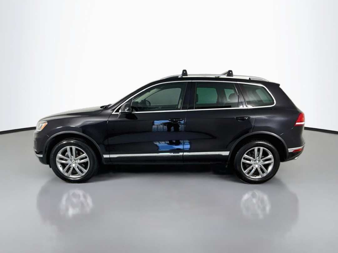 2016 Volkswagen Touareg VR6 FSI - Image 2
