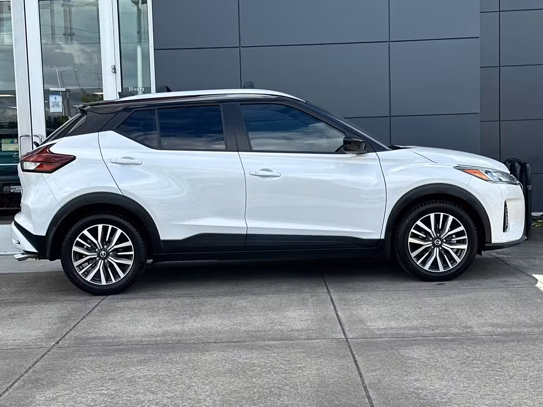 2021 Nissan Kicks SV - Image 2