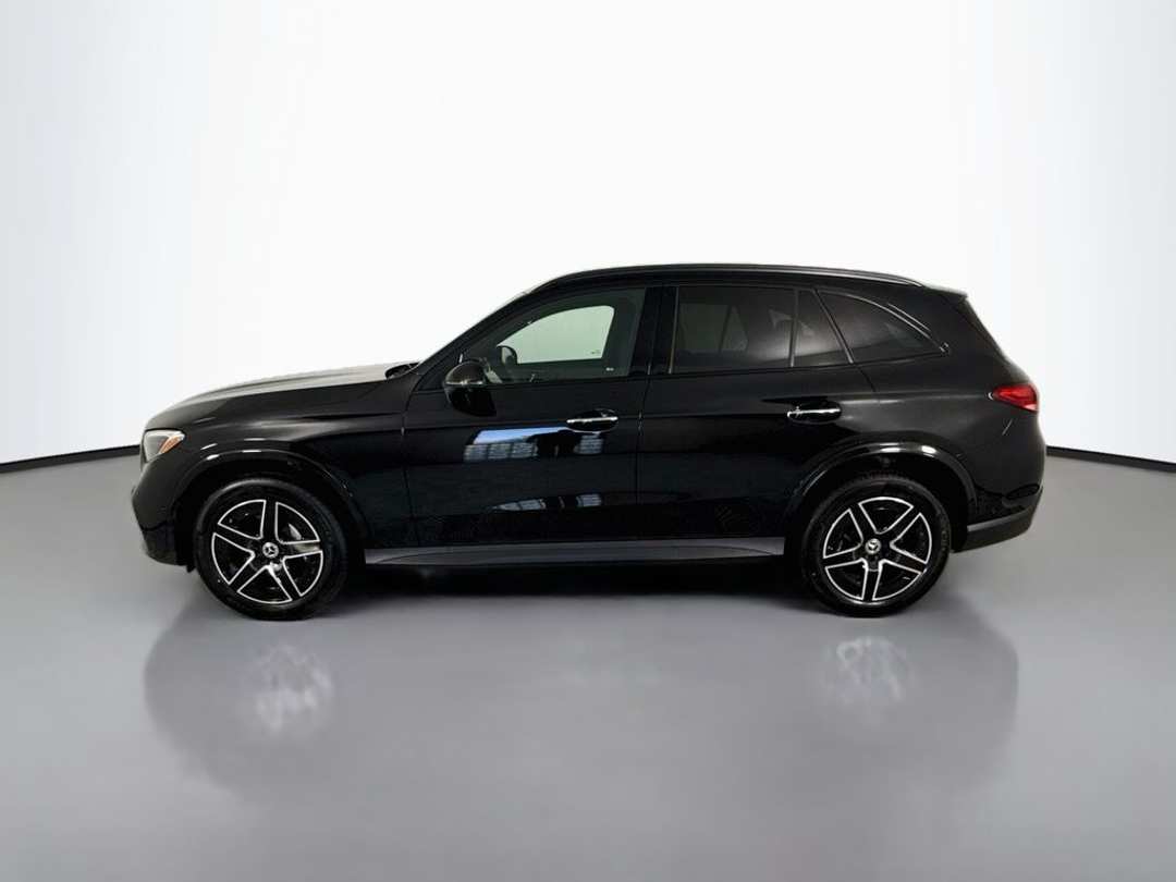 2026 Mercedes-Benz GLC 300 - Image 3