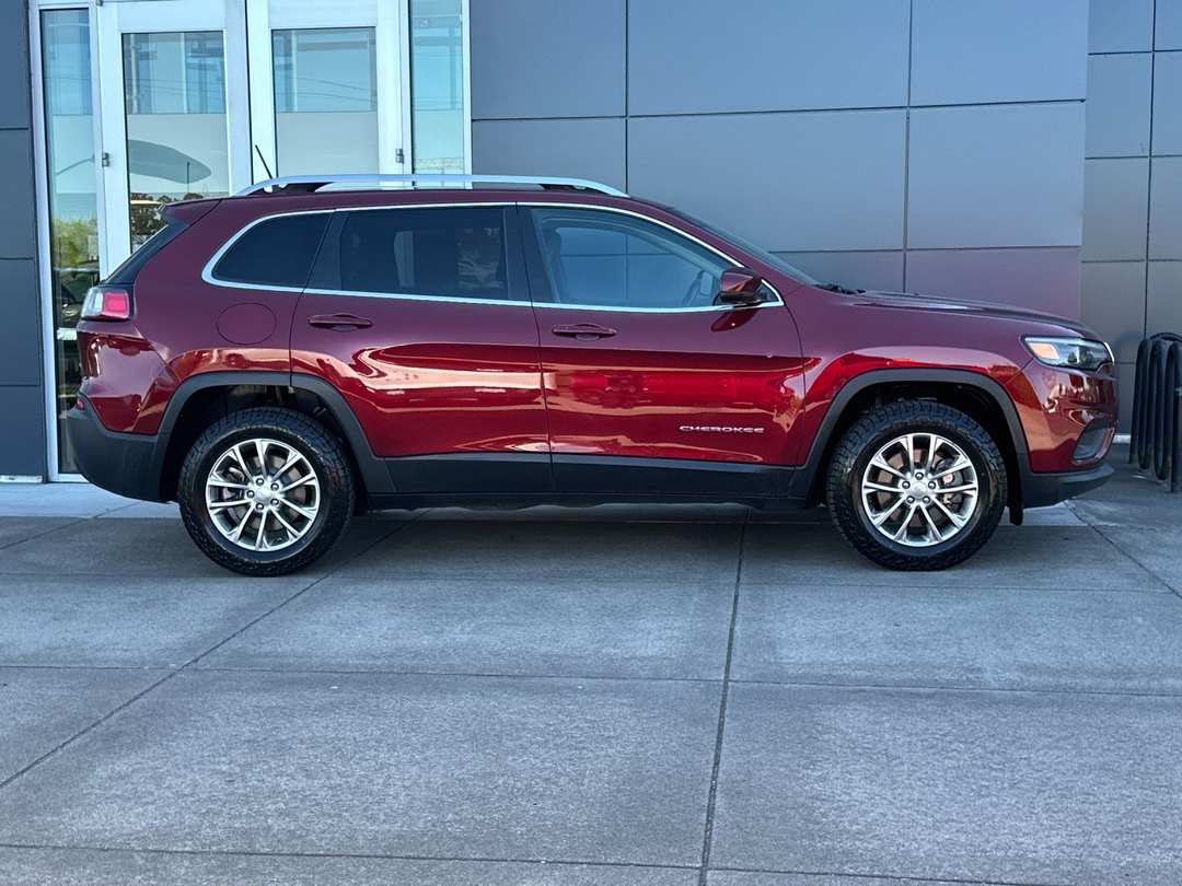 2019 Jeep Cherokee Latitude Plus - Image 2