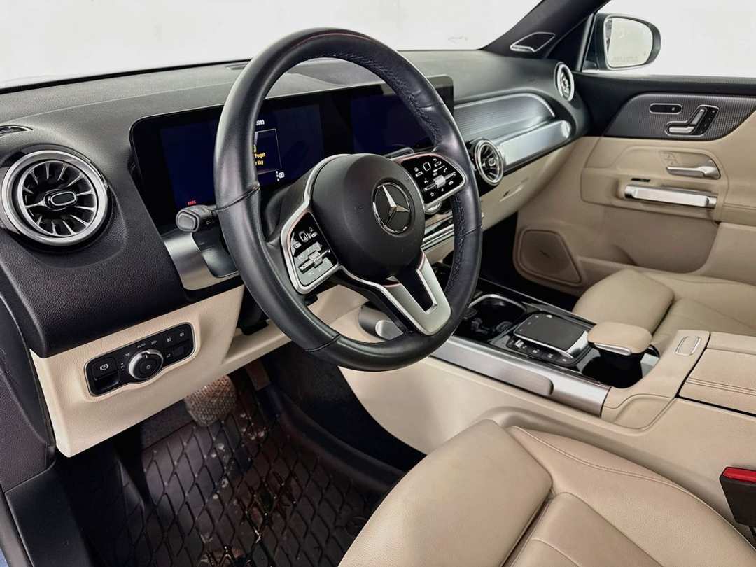 2023 Mercedes-Benz GLB 250 - Image 7
