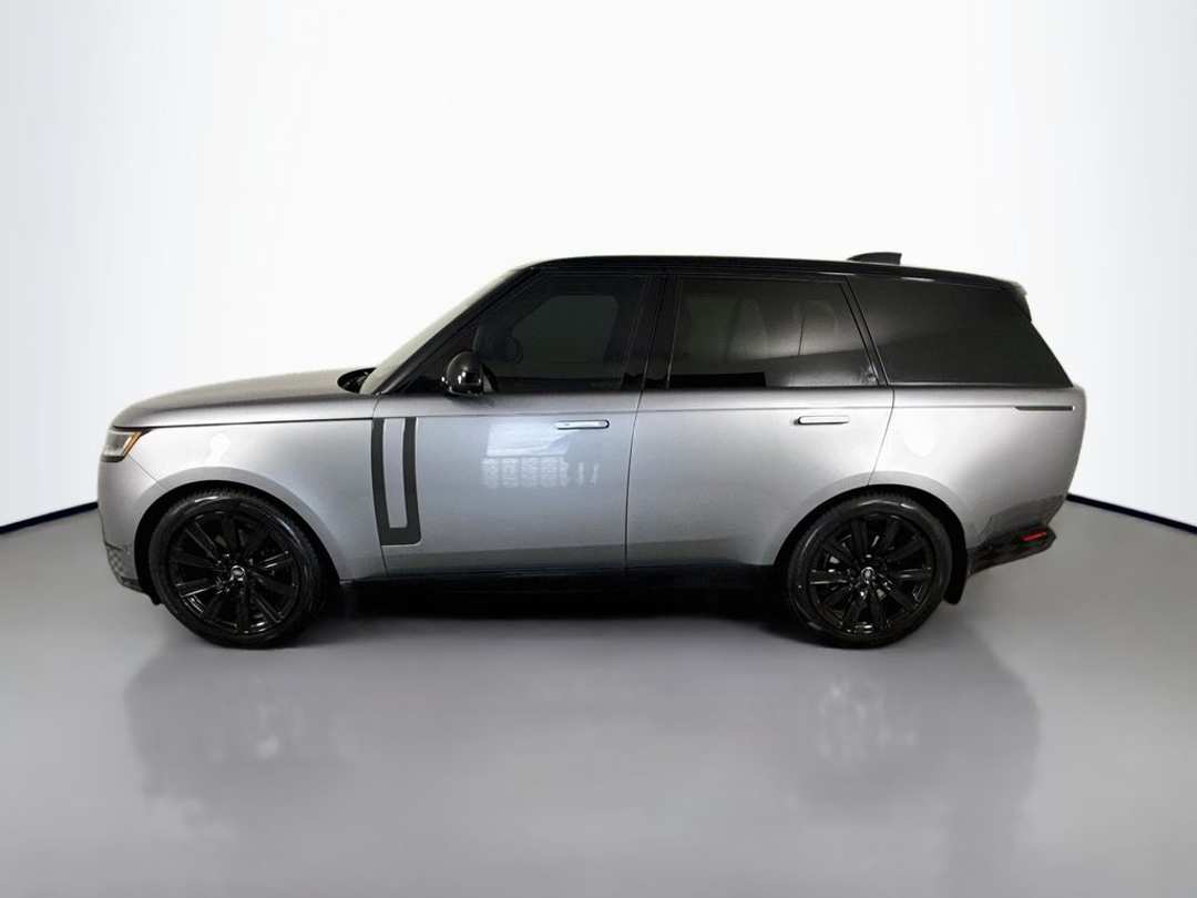 2023 Land Rover Range Rover SE - Image 3