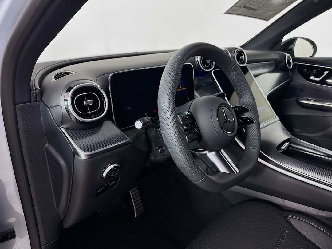 2026 Mercedes-Benz GLC 300 - Image 7