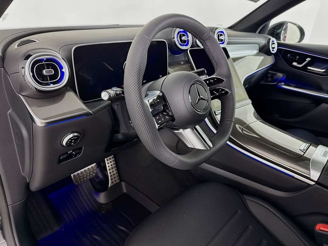 2026 Mercedes-Benz GLC 300 - Image 7