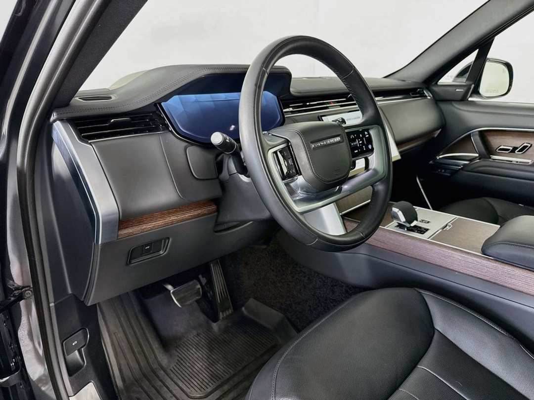 2024 Land Rover Range Rover SE - Image 7