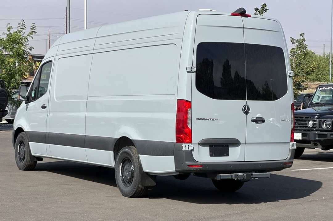 2024 Mercedes-Benz Sprinter 2500 Cargo 170 WB - Image 5