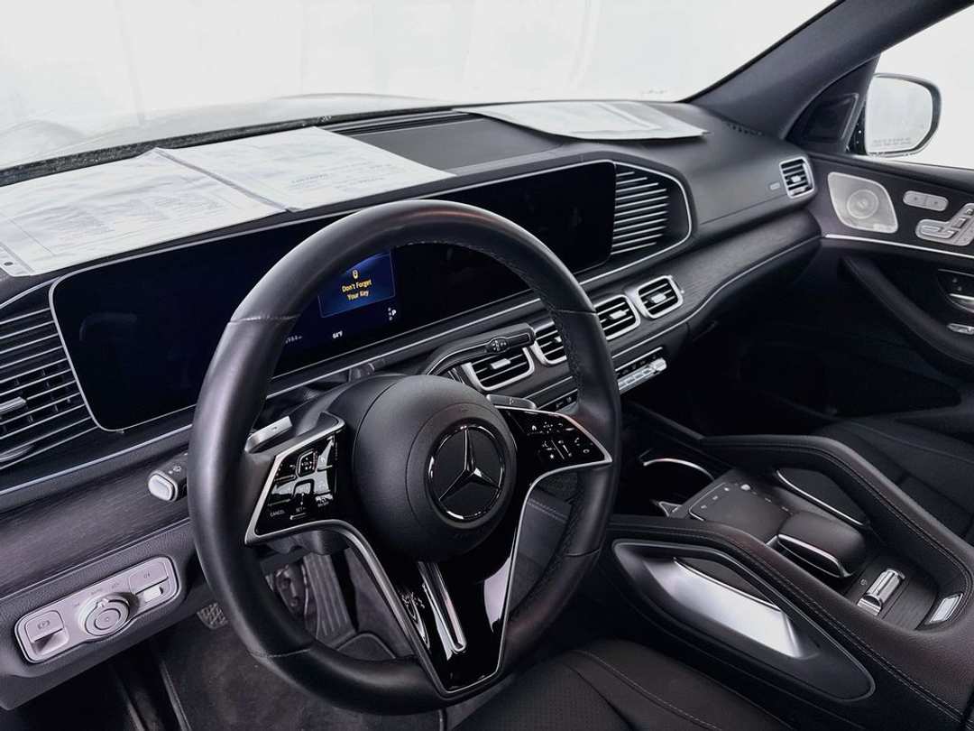 2025 Mercedes-Benz GLS 450 - Image 7