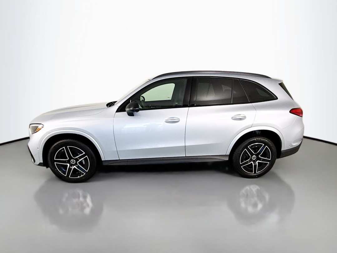 2026 Mercedes-Benz GLC 300 - Image 3