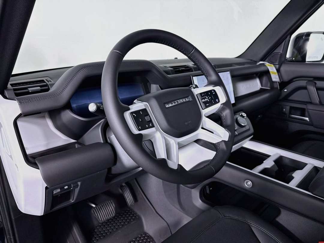 2025 Land Rover Defender 90 S - Image 7