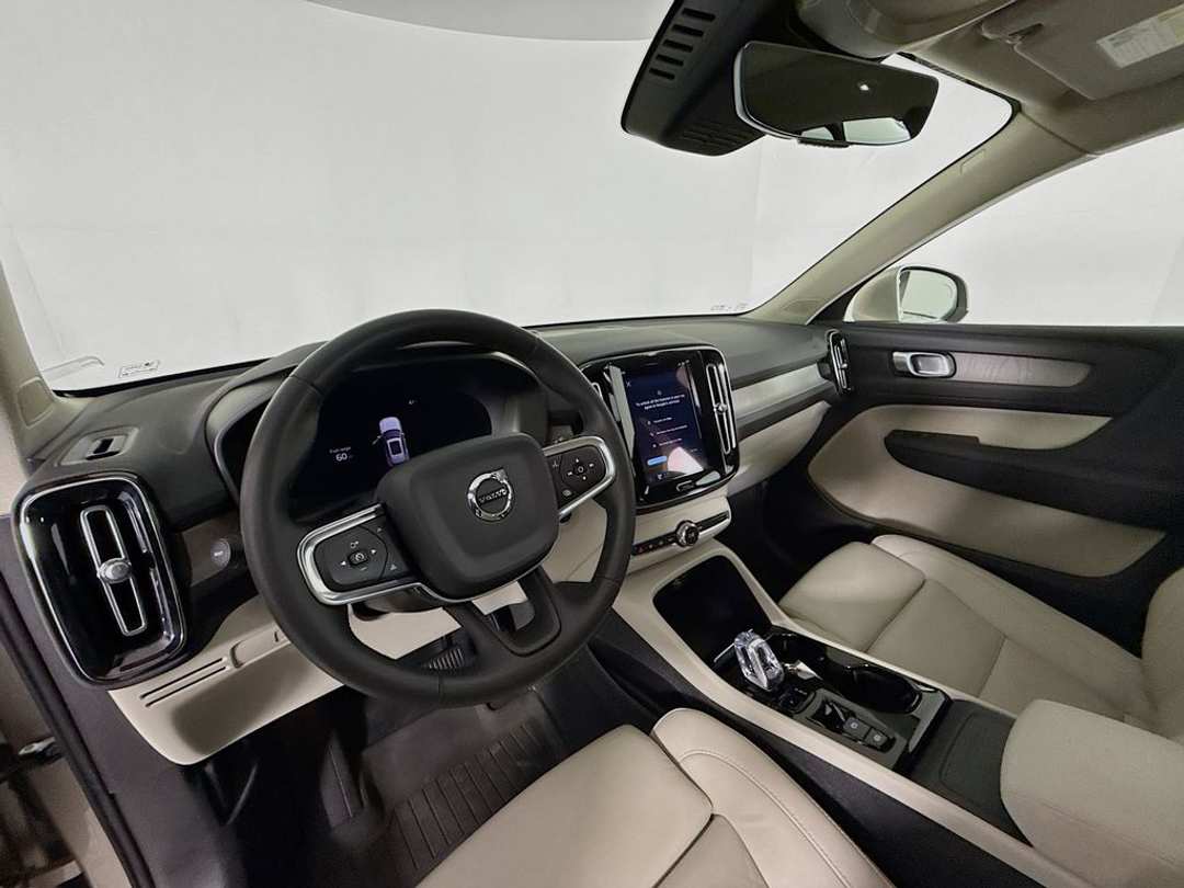 2023 Volvo Xc40 B5 Plus Bright Theme - Image 7