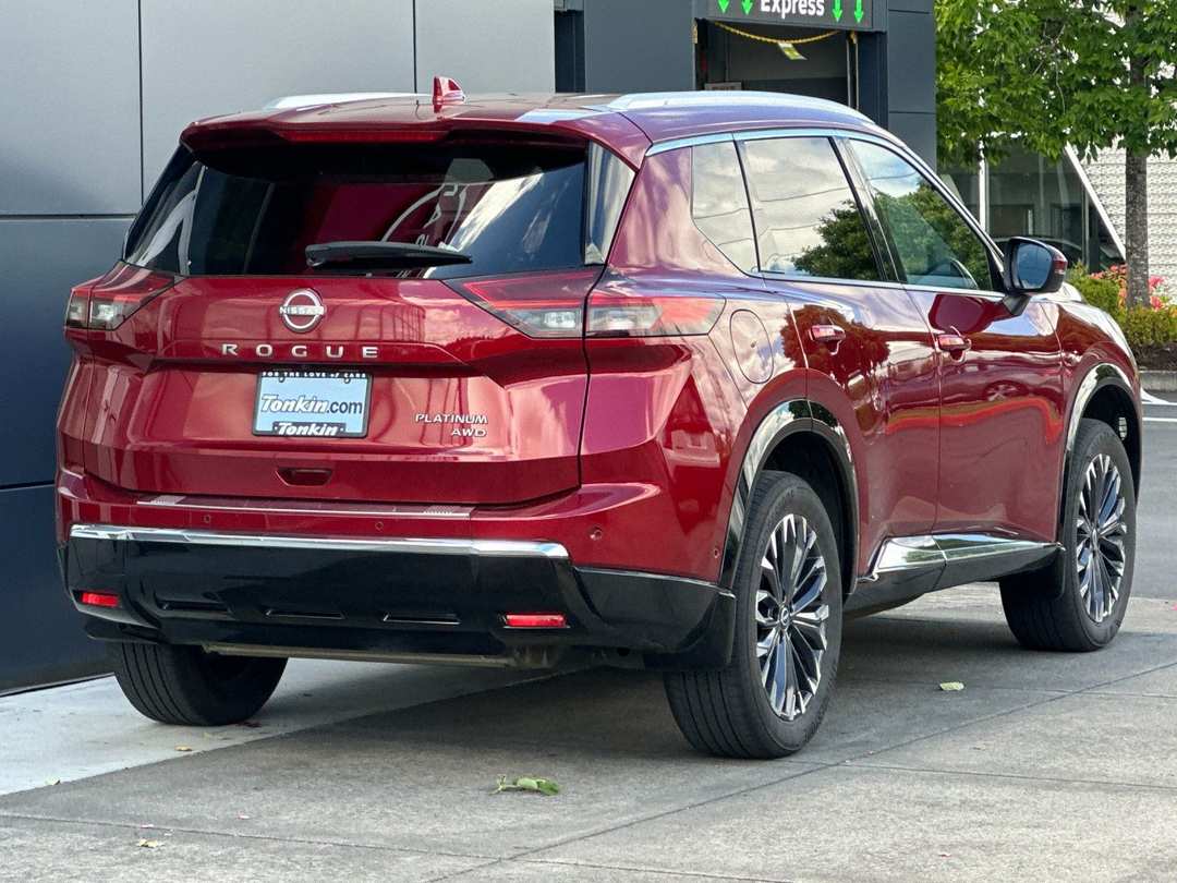 2024 Nissan Rogue Platinum - Image 3
