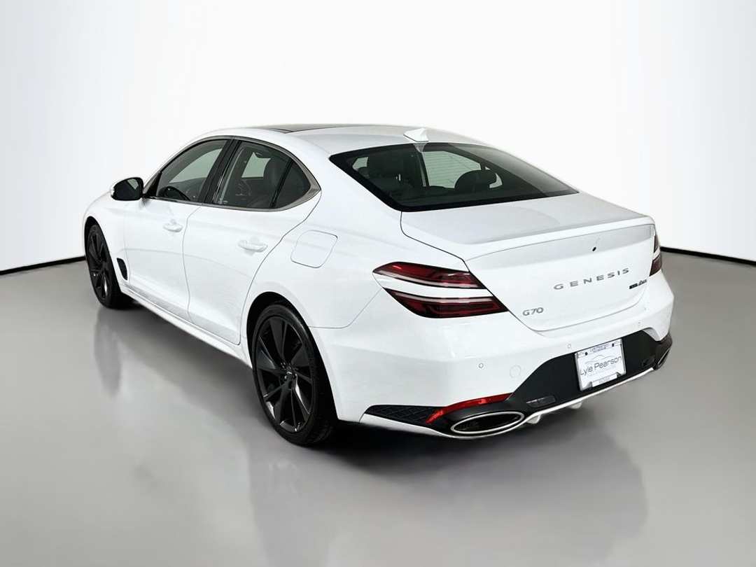 2022 Genesis G70 3.3T - Image 5