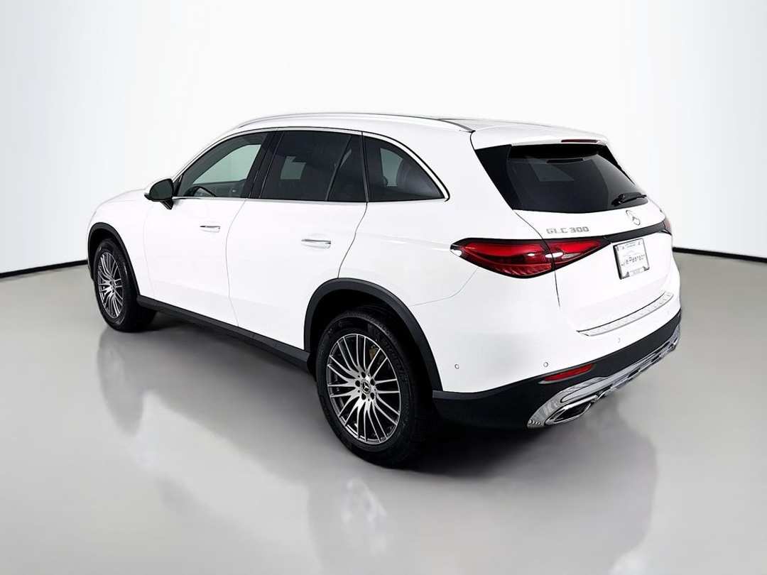 2026 Mercedes-Benz GLC 300 - Image 5