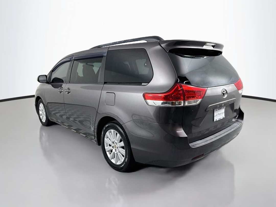 2011 Toyota Sienna LE - Image 5