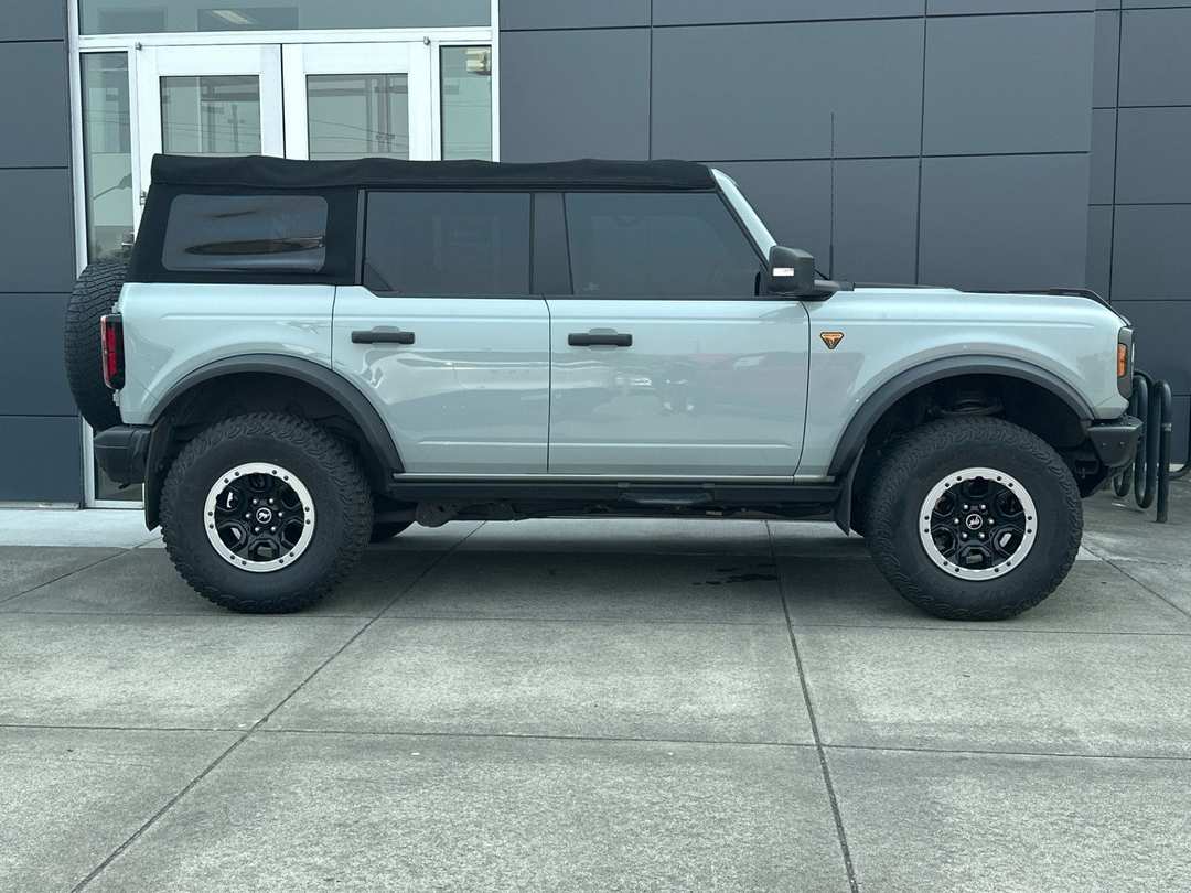 2021 Ford Bronco Badlands - Image 2