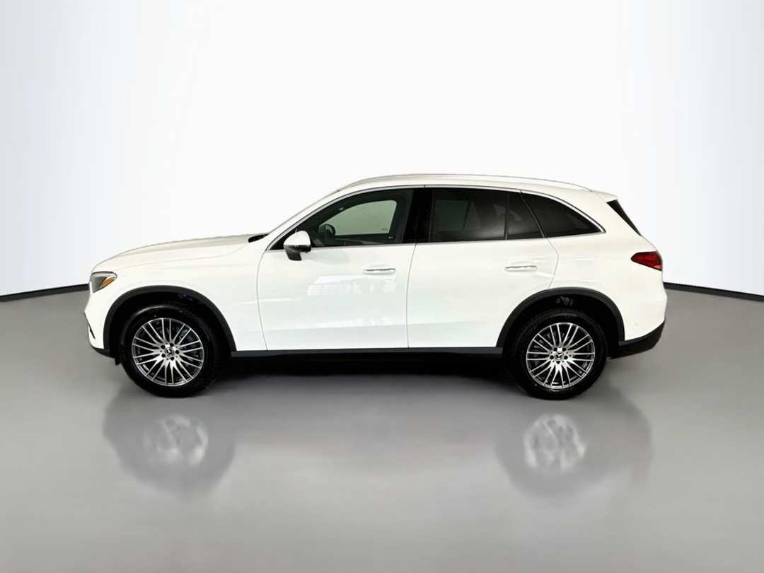 2026 Mercedes-Benz GLC 300 - Image 3