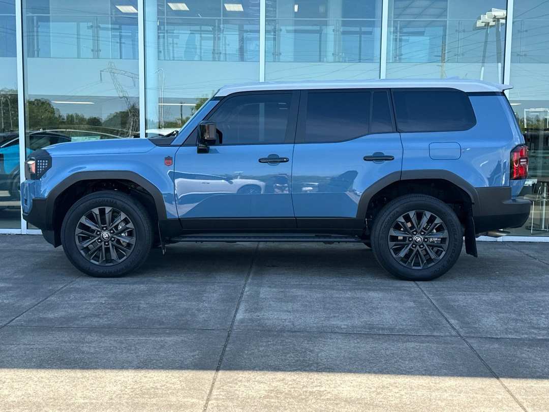 2025 Toyota Land Cruiser Base - Image 6