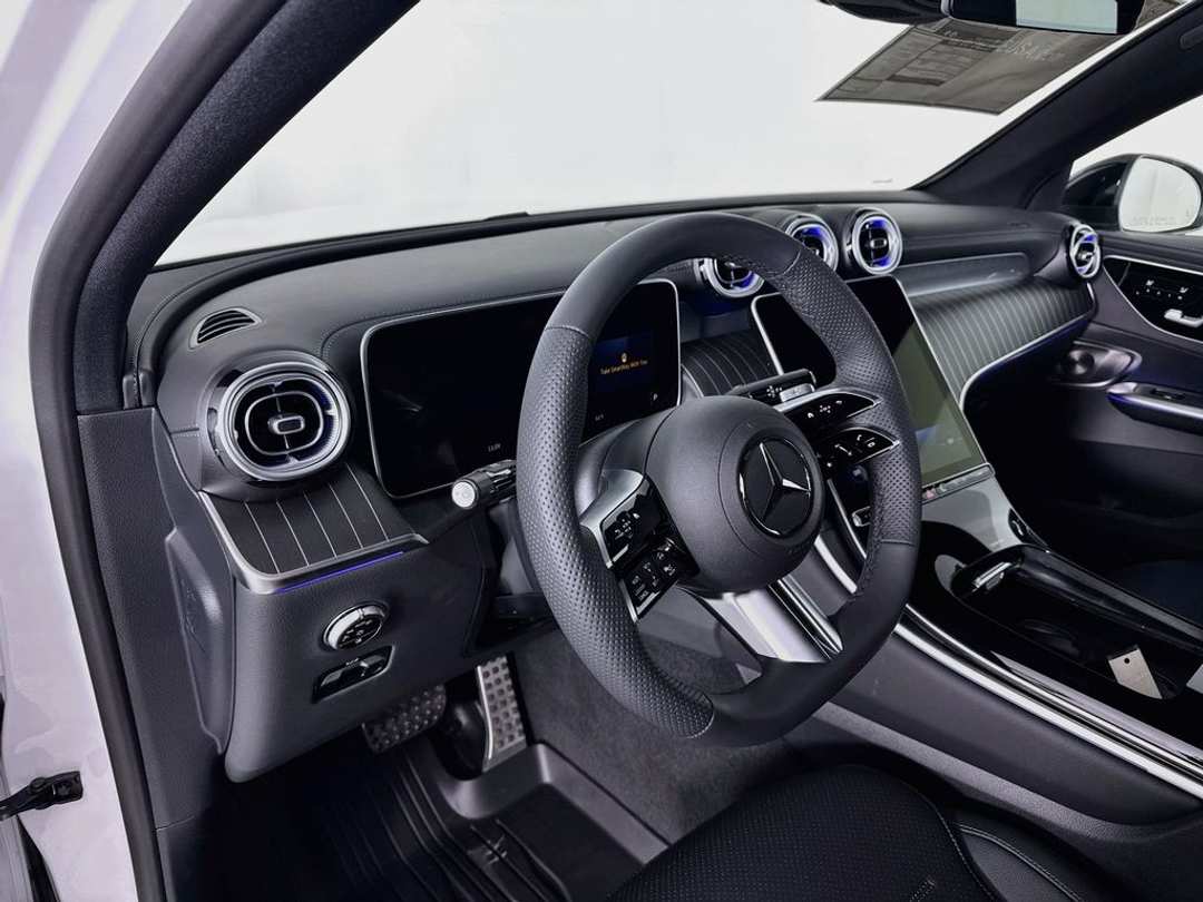 2026 Mercedes-Benz GLC 300 - Image 7