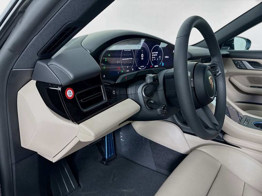2025 Porsche Taycan 4 - Image 7
