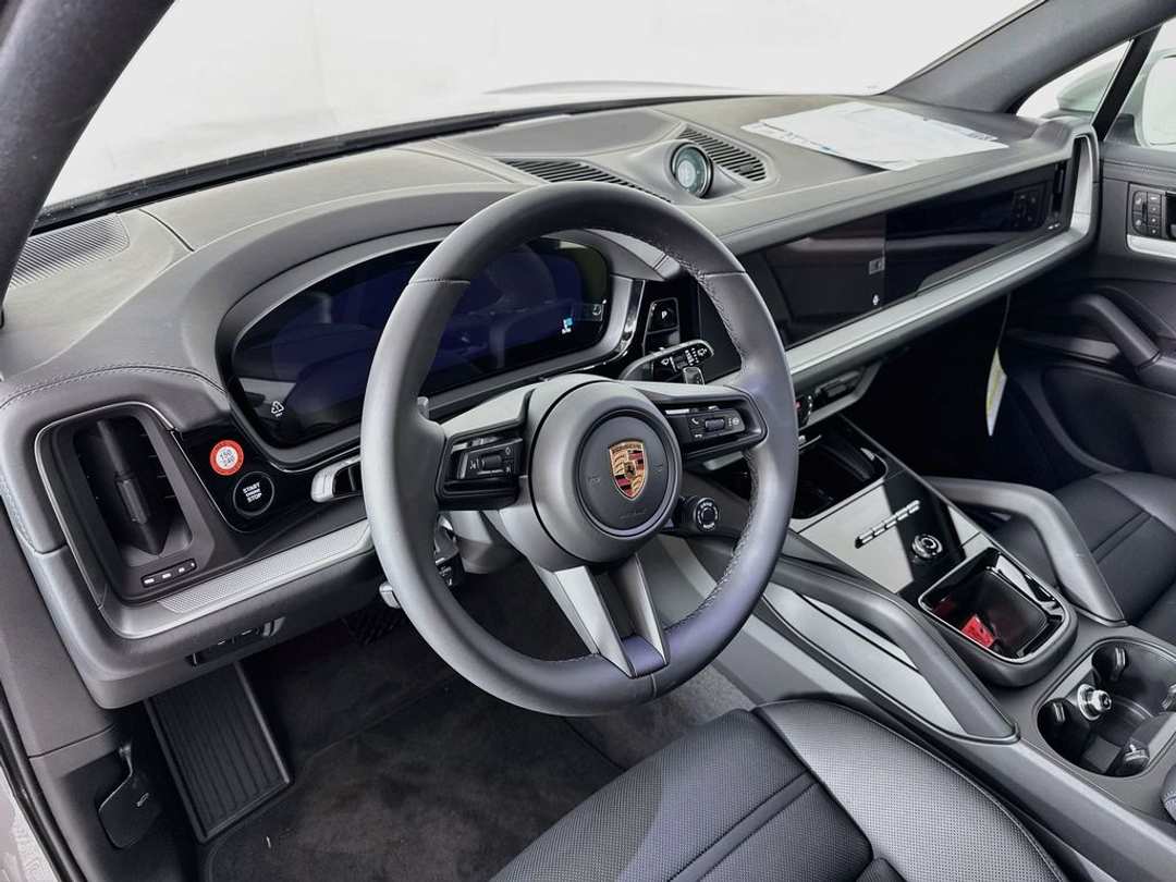2025 Porsche Cayenne - Image 7