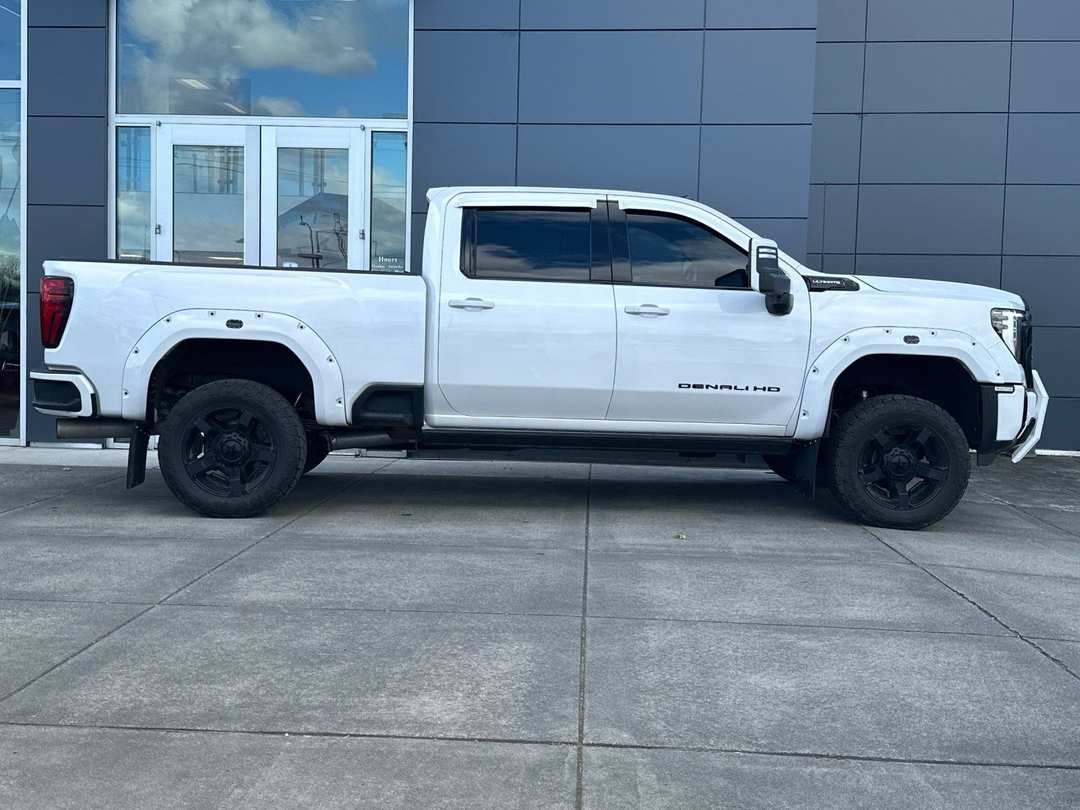 In Transit 2024 GMC Sierra 3500Hd Denali Ultimate - Image 2