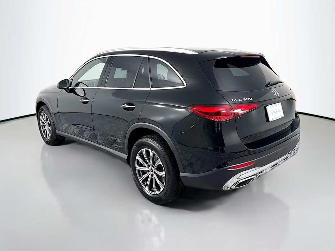 2026 Mercedes-Benz GLC 300 - Image 5