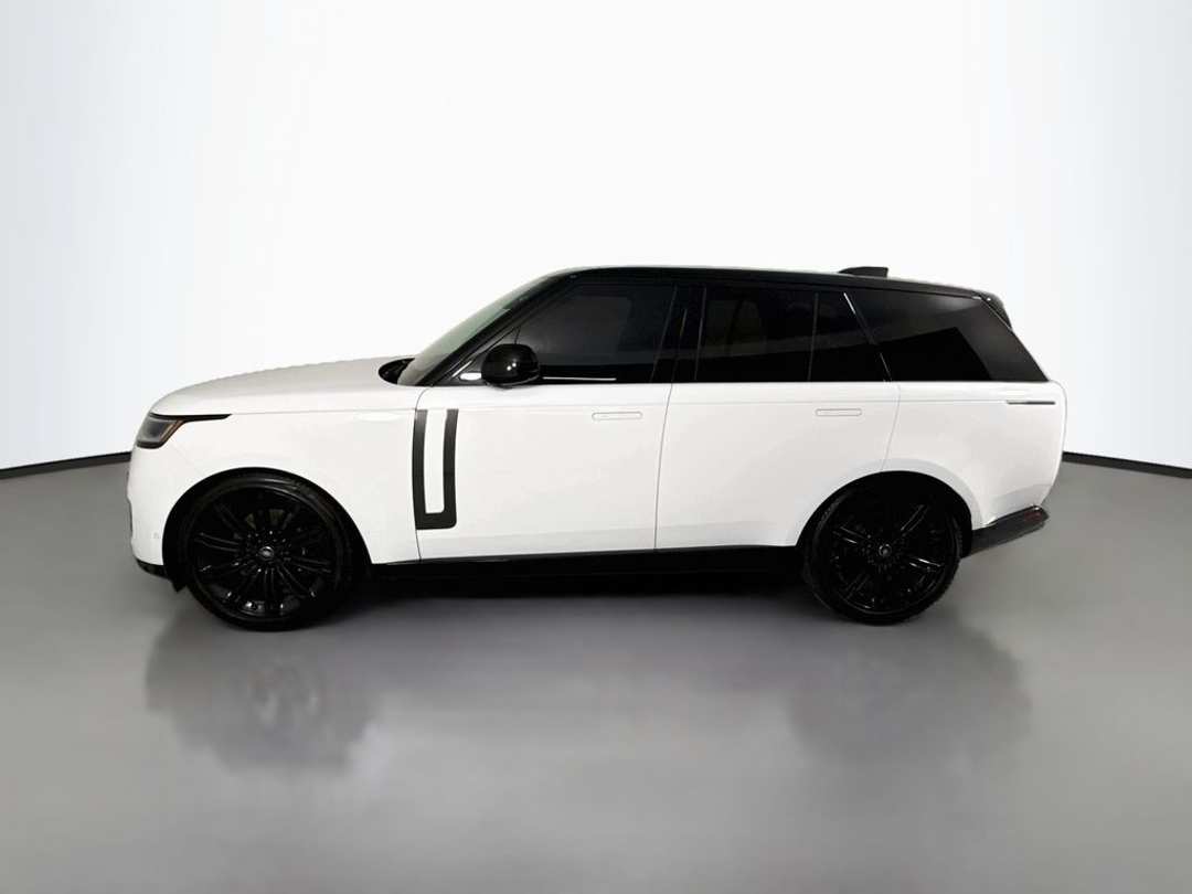 2024 Land Rover Range Rover SE - Image 3
