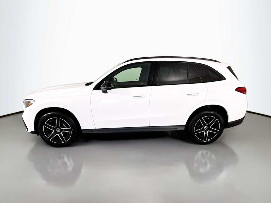 2026 Mercedes-Benz GLC 300 - Image 3