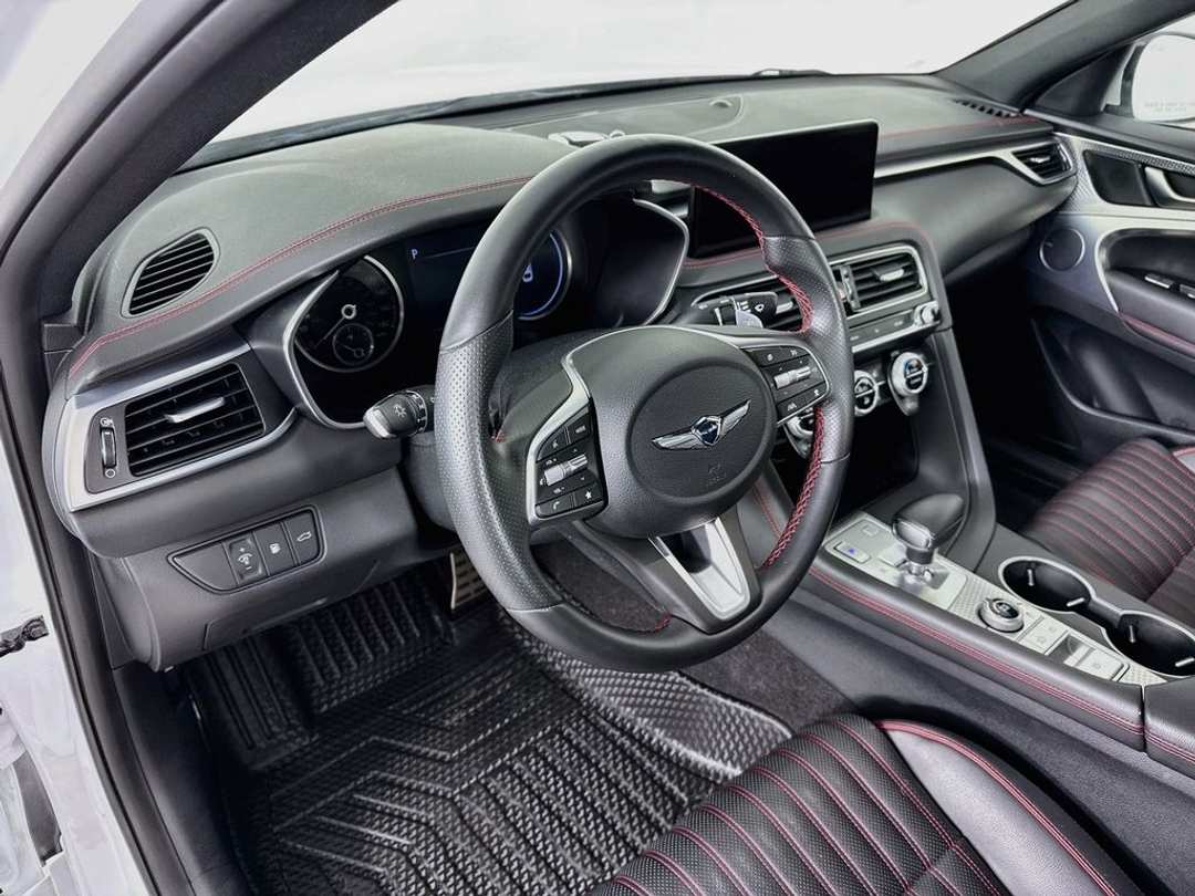 2022 Genesis G70 3.3T - Image 7