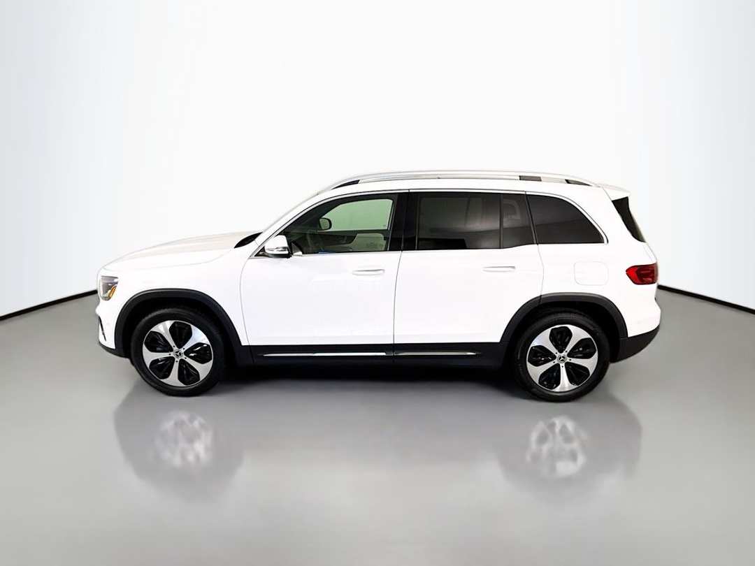 2025 Mercedes-Benz GLB 250 - Image 3