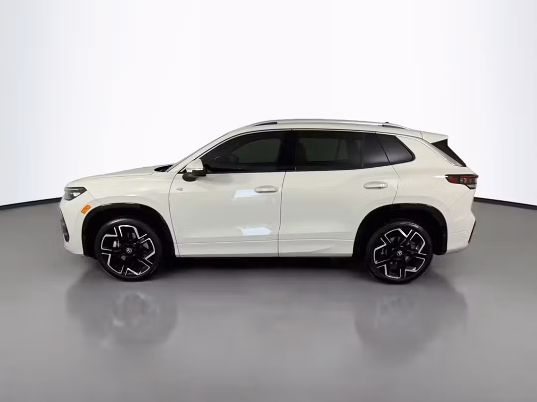 2026 Volkswagen Tiguan SEL RLine Turbo - Image 2