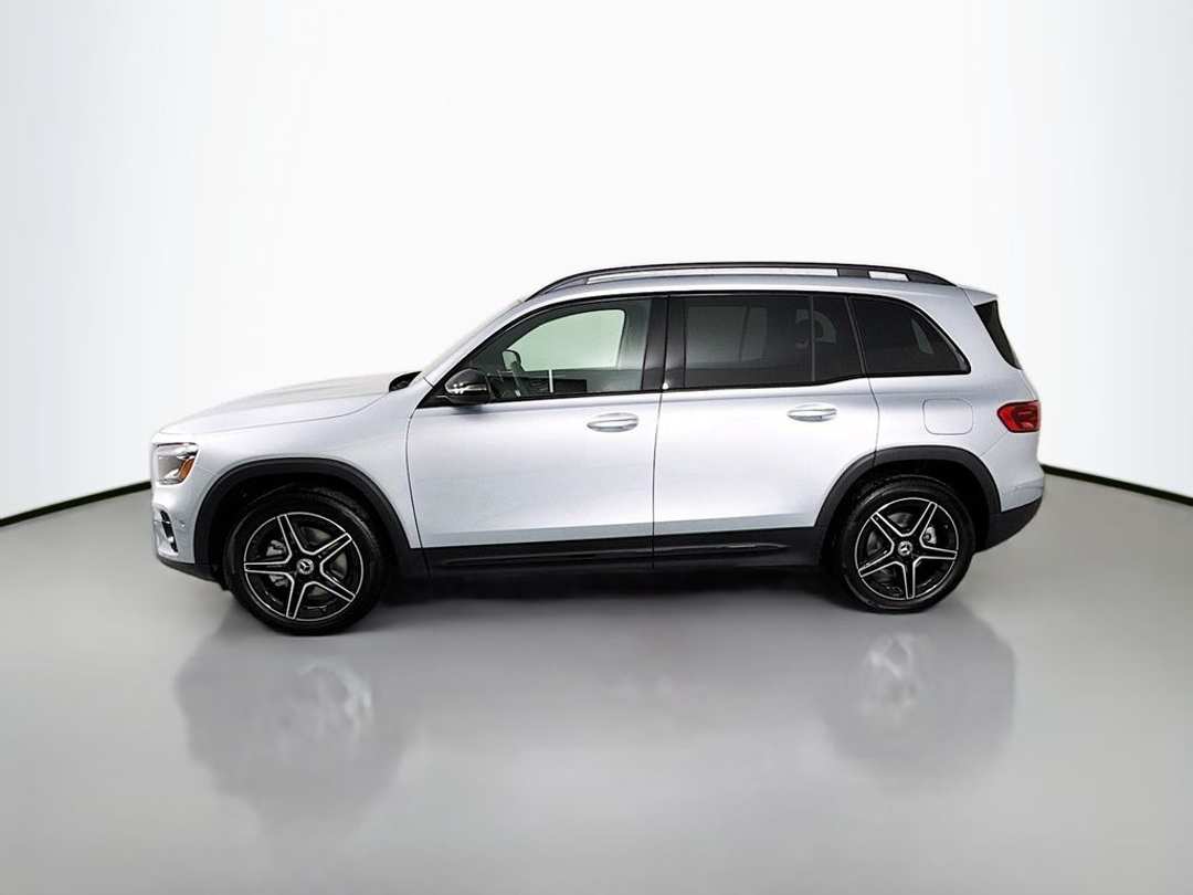 2025 Mercedes-Benz GLB 250 - Image 3