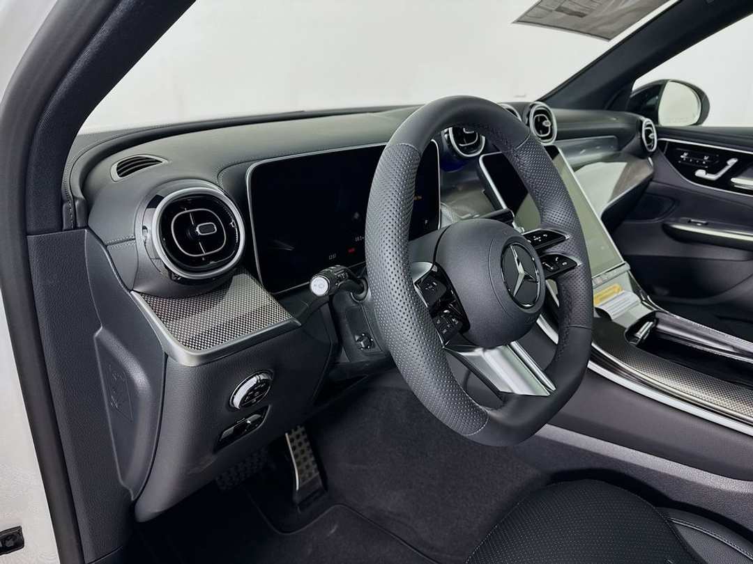 2026 Mercedes-Benz GLC 300 - Image 7