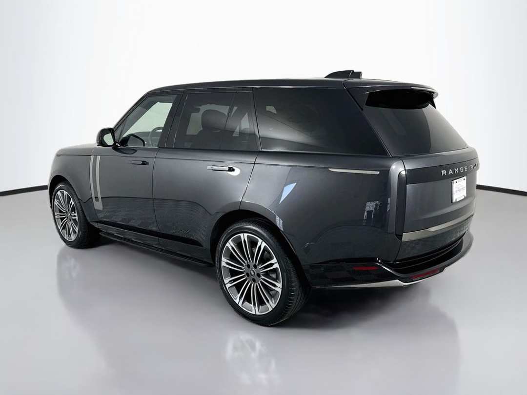 2024 Land Rover Range Rover SE - Image 5