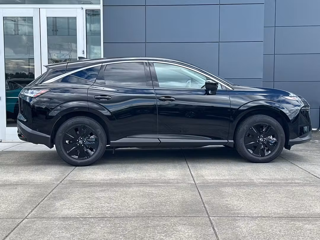 2025 Nissan Murano SV - Image 2