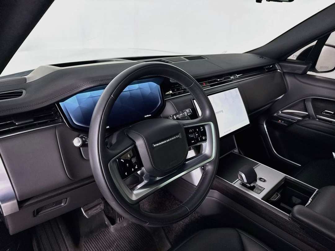 2024 Land Rover Range Rover SE - Image 7